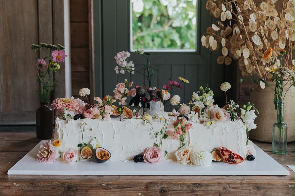 Floral cake wide